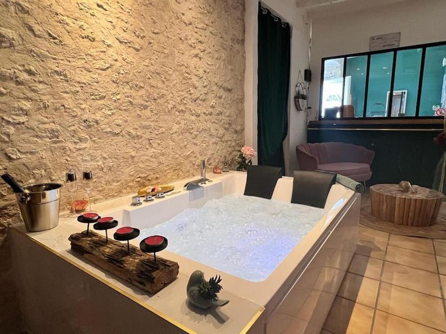 Suite Romance - Jacuzzi Moret-sur-Loing Dış mekan fotoğraf