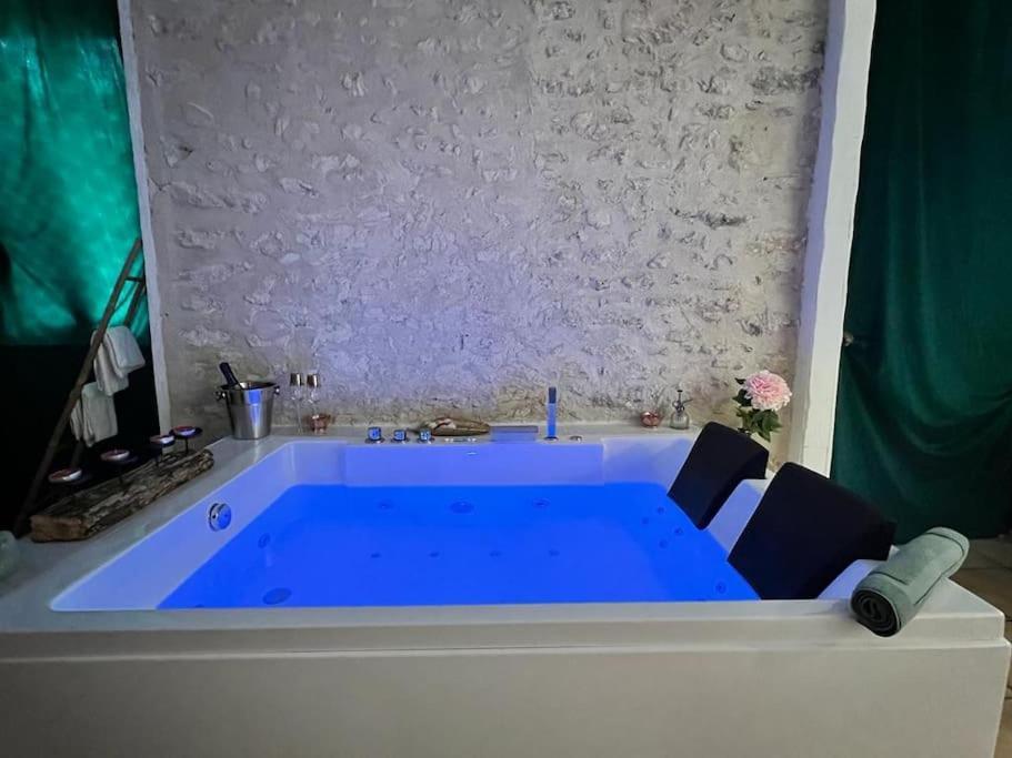 Suite Romance - Jacuzzi Moret-sur-Loing Dış mekan fotoğraf
