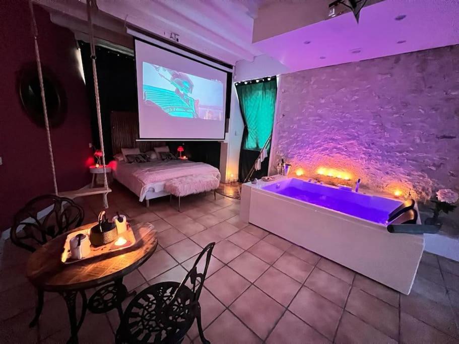 Suite Romance - Jacuzzi Moret-sur-Loing Dış mekan fotoğraf