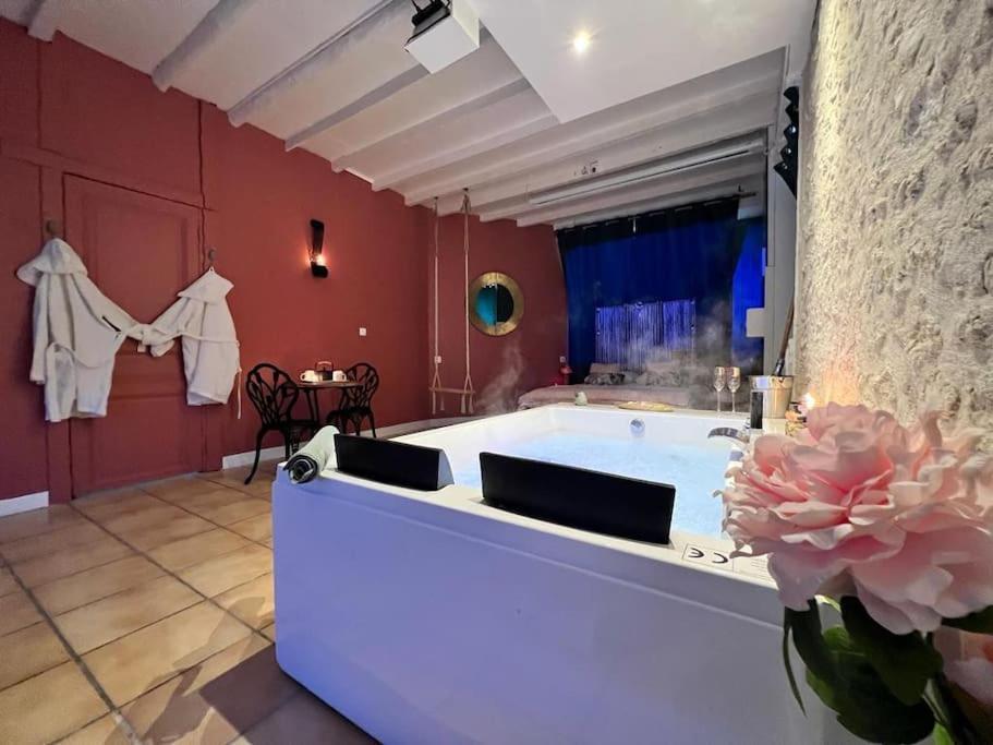 Suite Romance - Jacuzzi Moret-sur-Loing Dış mekan fotoğraf